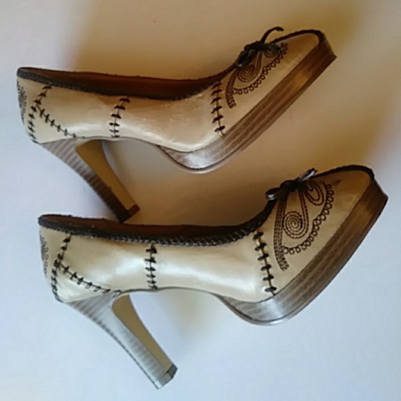 Bongo tan embroidered open toe heels-sz 7 1/2 - Picture 5 of 8
